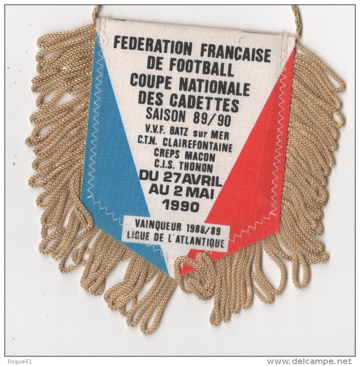 FANION - ( Fédération Francaise De Football Féminin ) Coupe Nationale CADETTES - 1990 - Habillement, Souvenirs & Autres