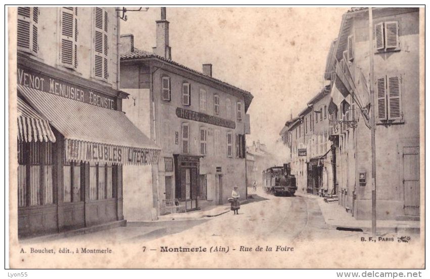 Montmerle Rue De La Foire Avec Le Tramway Vapeur De La Ligne De Trevoux à Saint Trivier De Courtes - Non Classés