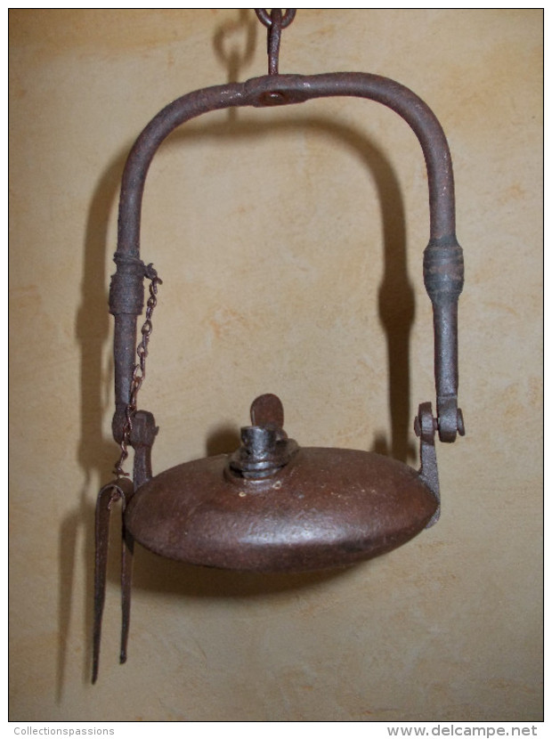 - Ancienne Lampe De Mineur. Rave - - Ancient Tools