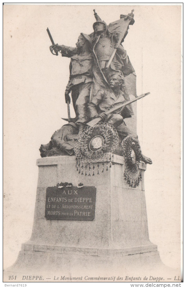 76 Dieppe  Monument Commemoratif - Dieppe
