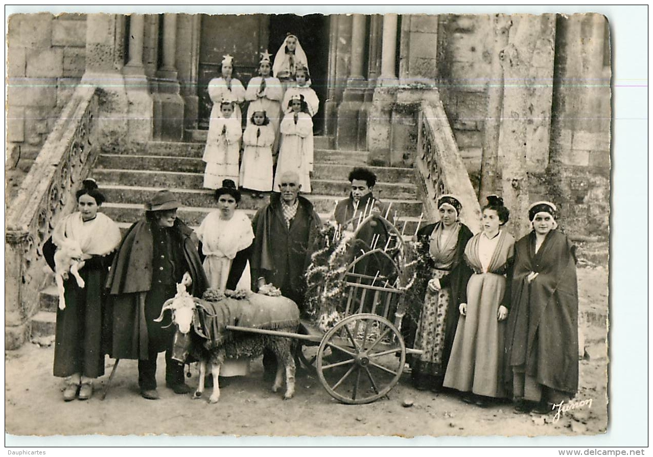 Les Baux De Provence : Un Attelage De Mouton, Noël. 2 Scans. Edition Meyer Porte, Format CPM - Les-Baux-de-Provence