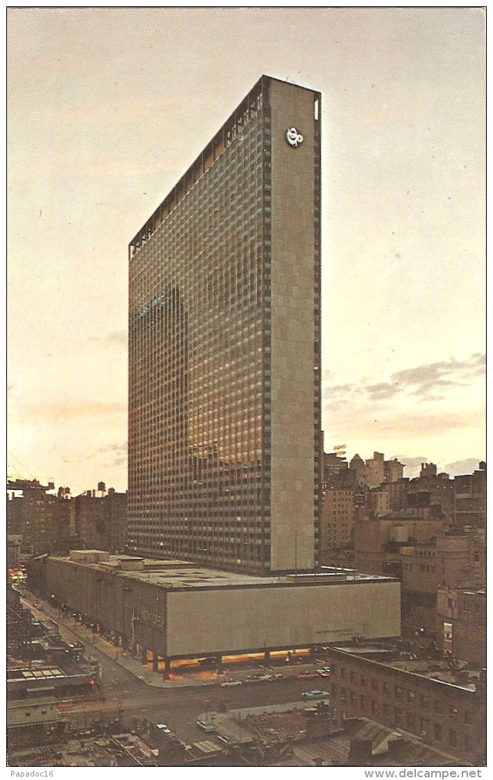 USA - NY - The New York Hilton At Rockefeller Center -  Manhattan Post Card Pub. N° DT-75791-C / NY-71 (1964) - Cafés, Hôtels & Restaurants