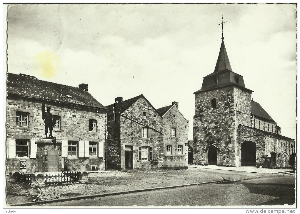 Ocquier -- Place Albert Ier, Le Monument Et L´ Eglise (XIXe S.).     (2 Scans) - Clavier