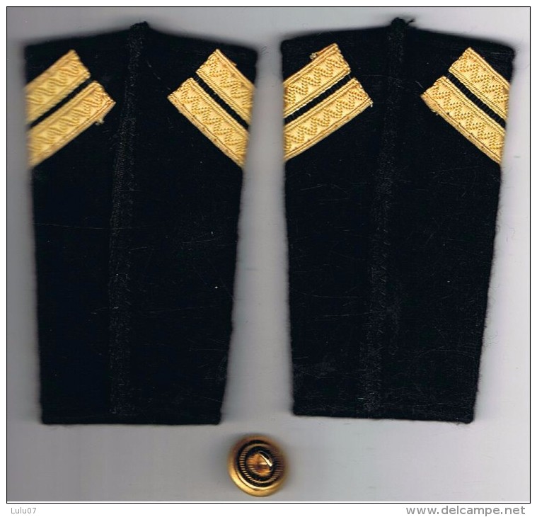 Epaulettes  Militaire   Avec Un Bouton - Equipement