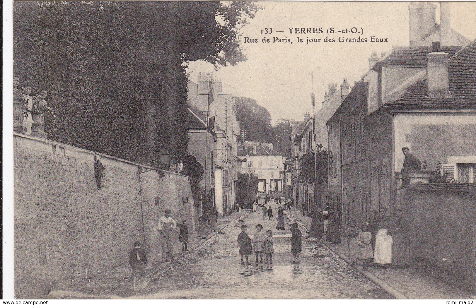 CARTE POSTALE   YERRES 91   Rue De Paris,le Jour Des Grandes Eaux - Yerres