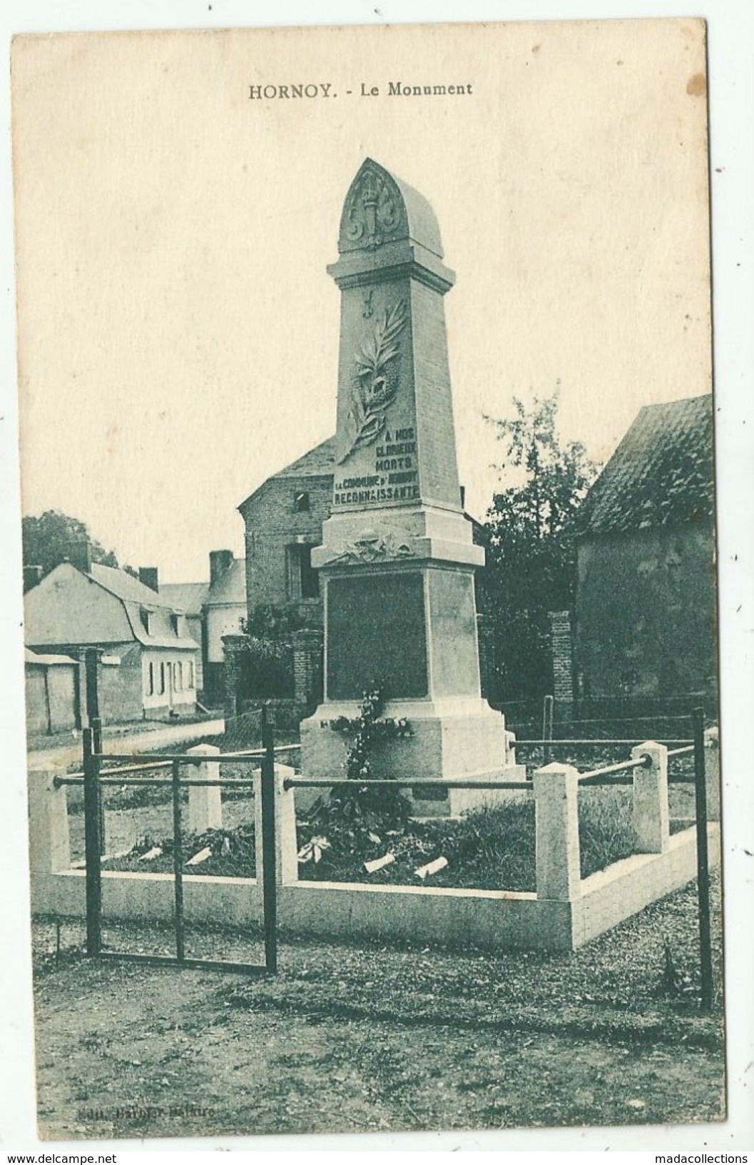 Hornoy (80.Somme) Le Monument - Hornoy Le Bourg