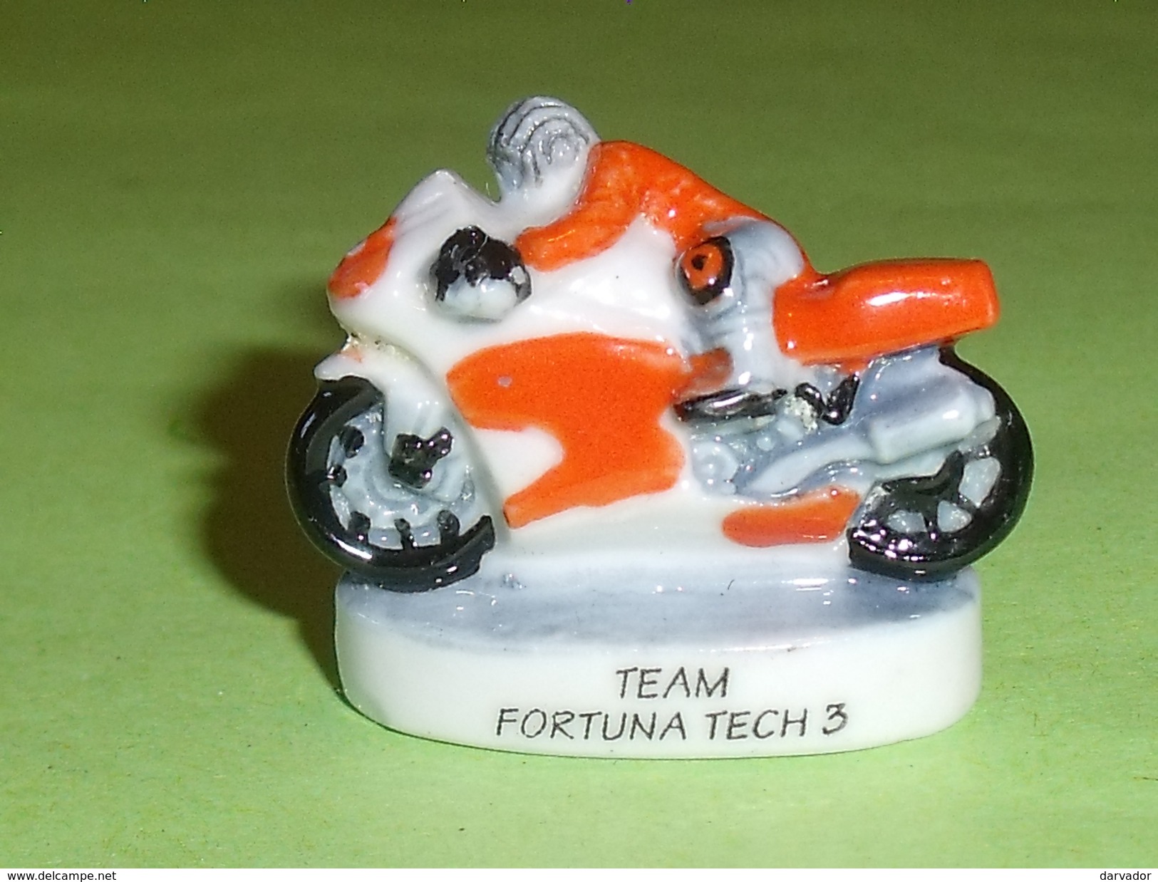 Fèves / Sports  : Moto , Team Fortuna Tech 3   T17 - Sport
