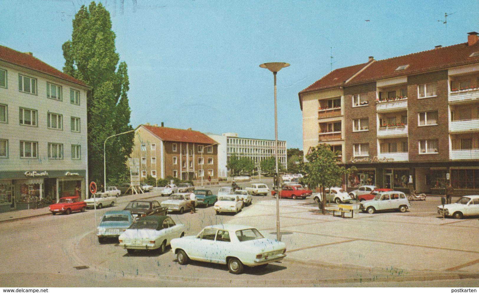 ÄLTERE POSTKARTE GÜTERSLOH BERLINER PLATZ MIT BLICK ZUM AMTSGERICHT Opel Renault R4 Ford Auto Car AK Ansichtskarte - Guetersloh