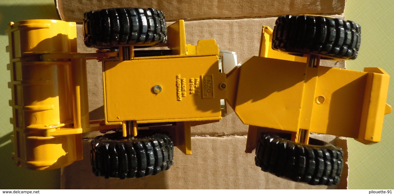 NZG N° 251 JCB 430 ARTICULATED WHEELED LOADER M1:35