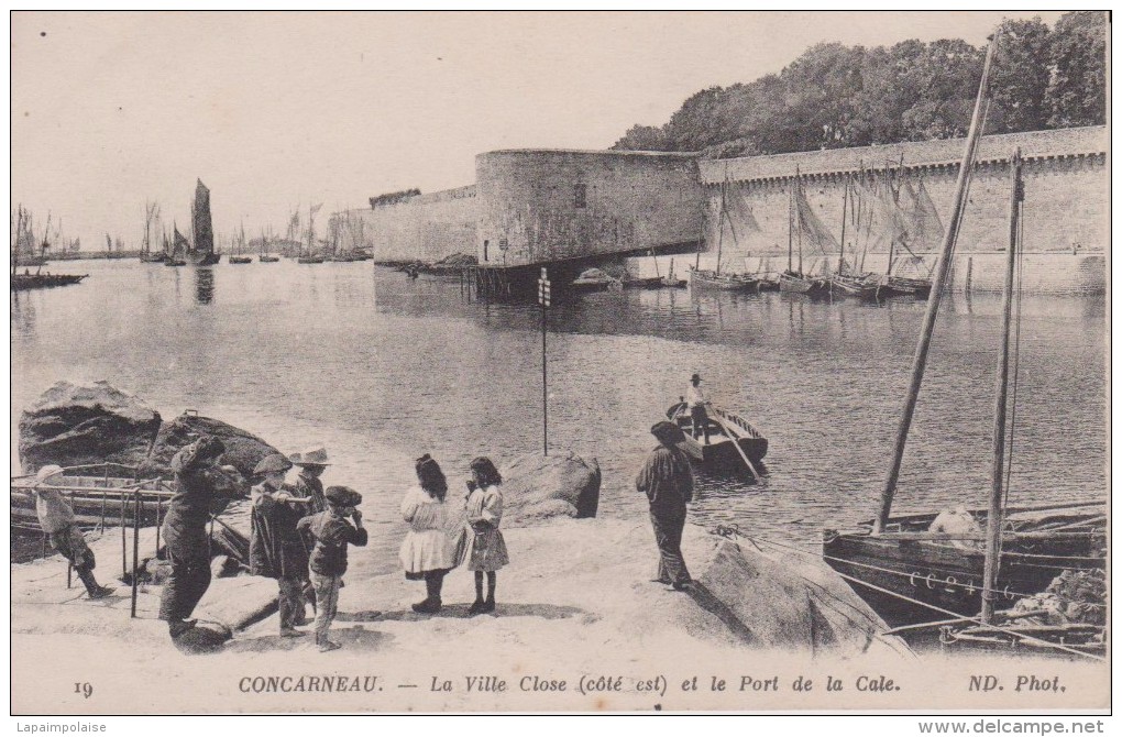 29 FINISTÈRE CONCARNEAU  "  La Ville Close Et Le Port De La Cale  "  ND  N° 19 - Concarneau