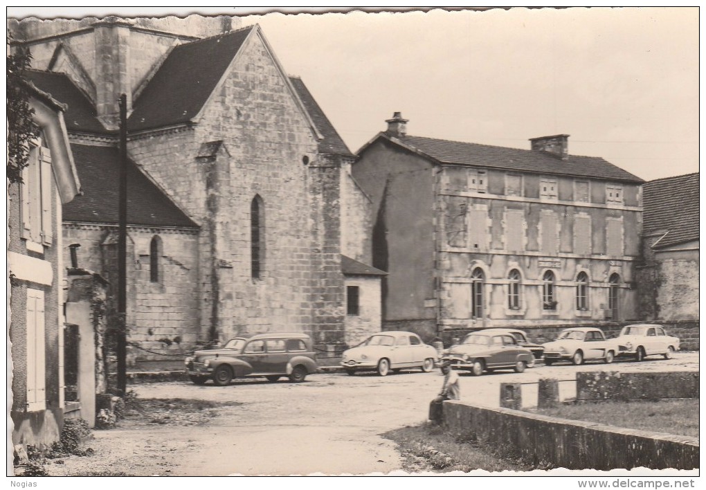 COULMIER LE SEC - LA PLACE DE LA POSTE - BELLE CARTE PHOTO - NOMBREUX VEHICULES AUTO EN STATIONEMENT - - Autres & Non Classés