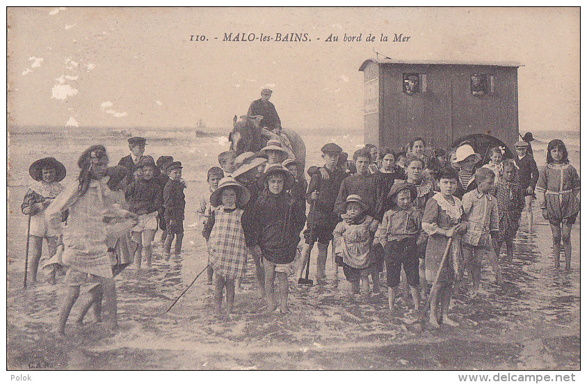 Bf - Cpa MALO Les BAINS - Au Bord De La Mer - Malo Les Bains