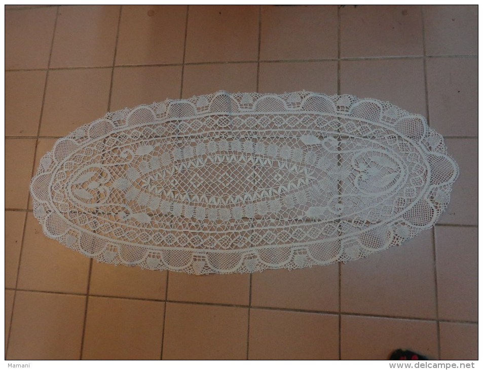 Centre De Table Ovale  106x45cm Blanc - Laces & Cloth