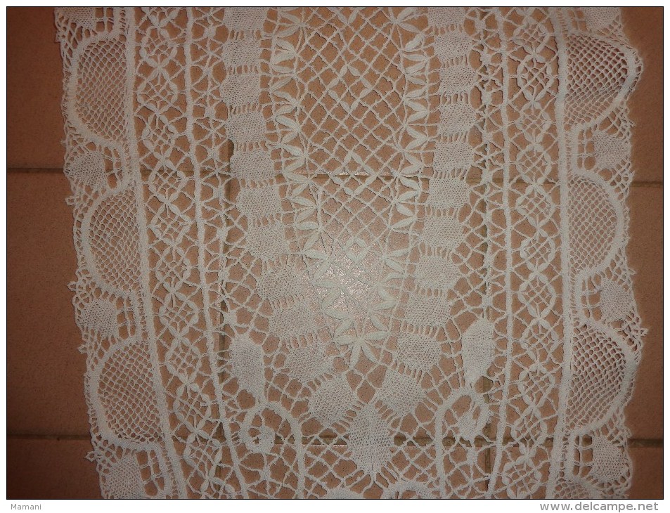 Centre De Table Ovale  106x45cm Blanc - Laces & Cloth