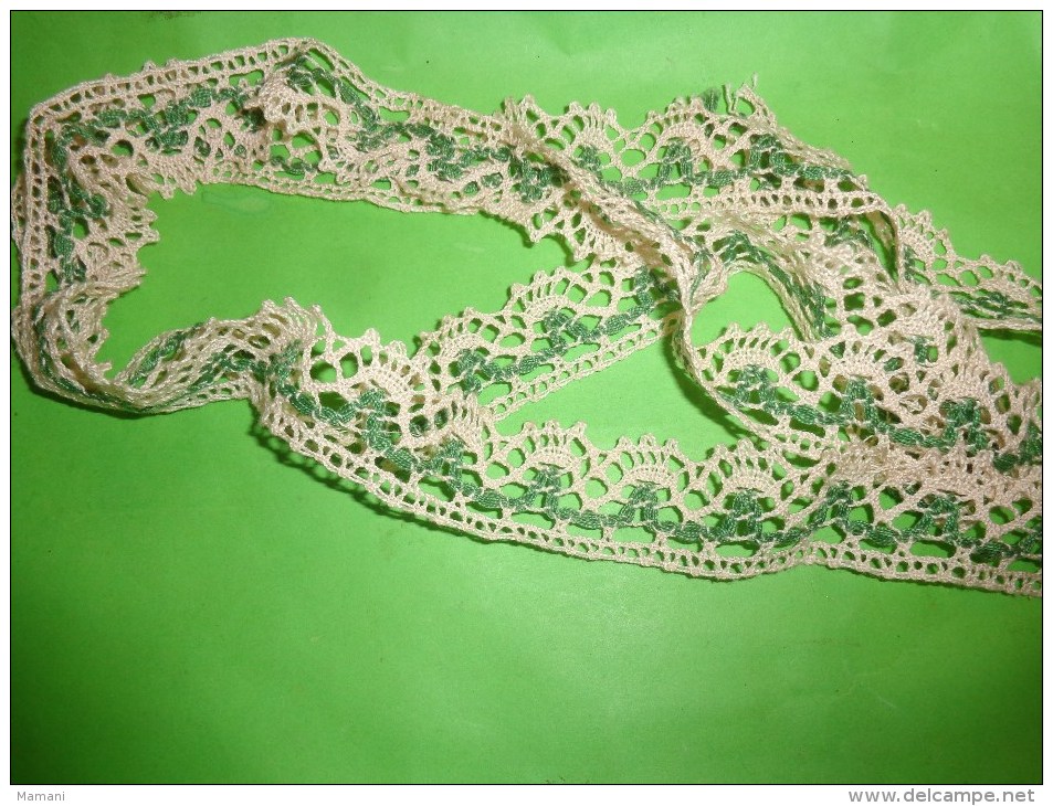 Dentelle Ecru Et Verte 156 Cm Haut 3cm - Dentelles Et Tissus