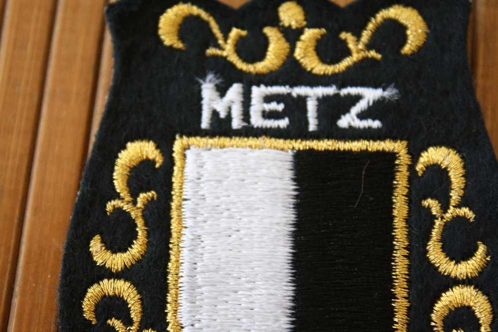 MILITARIA Caserne Séré METZ (57) ECUSSON BLASON TISSU BRODé: 2é Régiment Militaire Génie Brigade Franco Allemande 3é RH - Ecussons Tissu