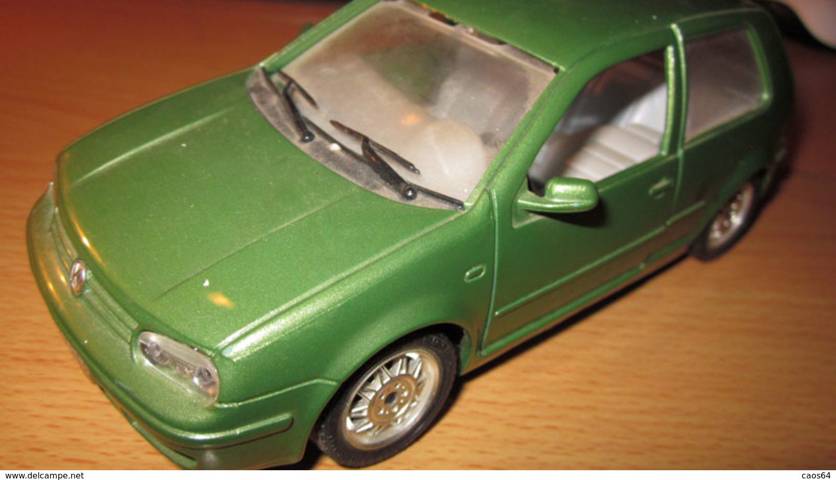 VOLKSWAGEN GOLF 1998 BURAGO 1/24 - Burago