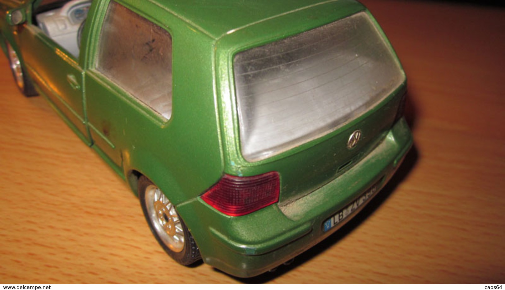 VOLKSWAGEN GOLF 1998 BURAGO 1/24 - Burago