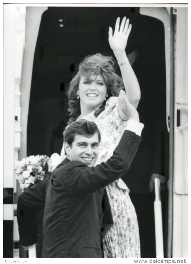 THREE FINE PRESS PHOTOS SARAH DUCHESS YORK PRINCE ANDREW GRAND PRIX POLO AZORES - Famous People