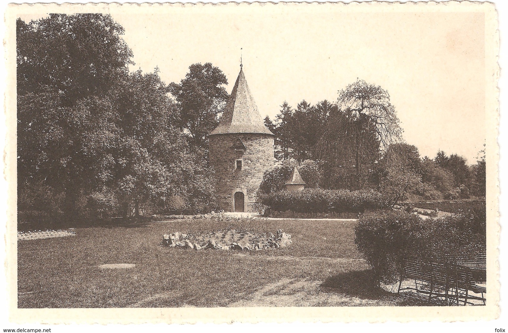 Fallais - Château De Fallais 'quiétude' - La Cour Intérieure Vers La Tourelle - Braives