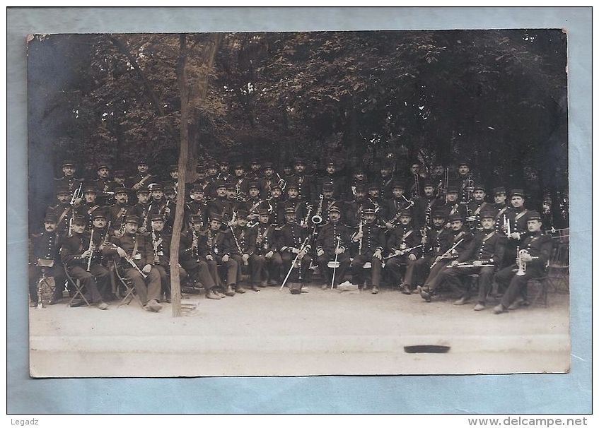 Carte Photo - Militaria - A Situer - "Bonjour De St Denis" - Fanfare Militaire - Régiments