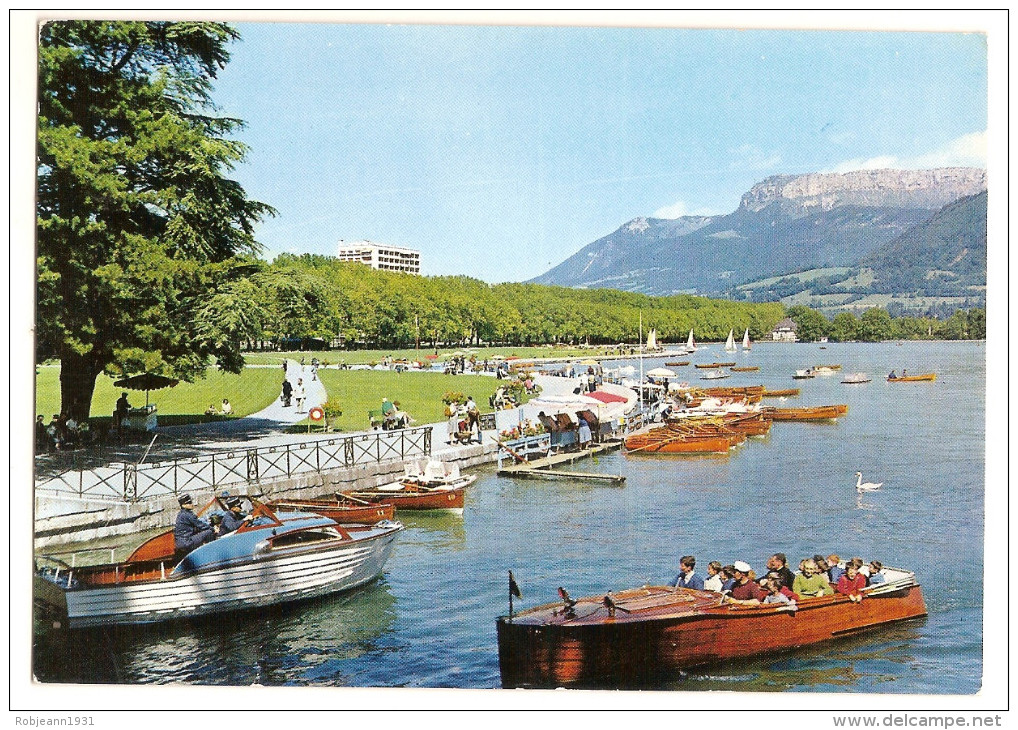 Annecy (74) La Baie D'albigny Et Le Paquier  ( Bateau - Vedette De Gendarmerie ) - Annecy