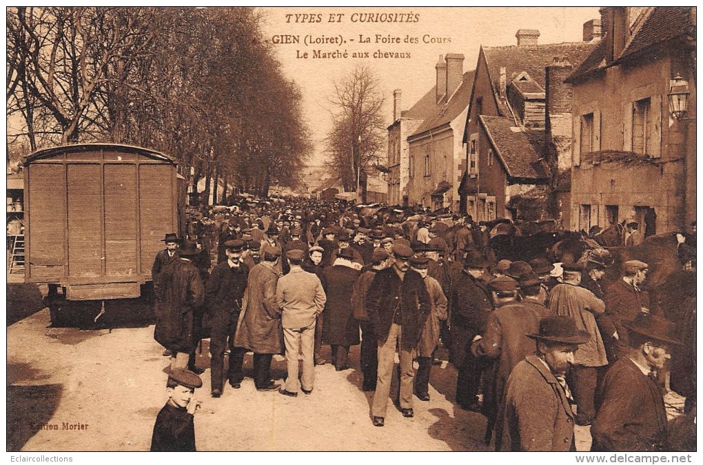 Gien         45     Types Et Curiosités La Foire De Cours.Le Marché Aux Chevaux (voir Scan) - Gien