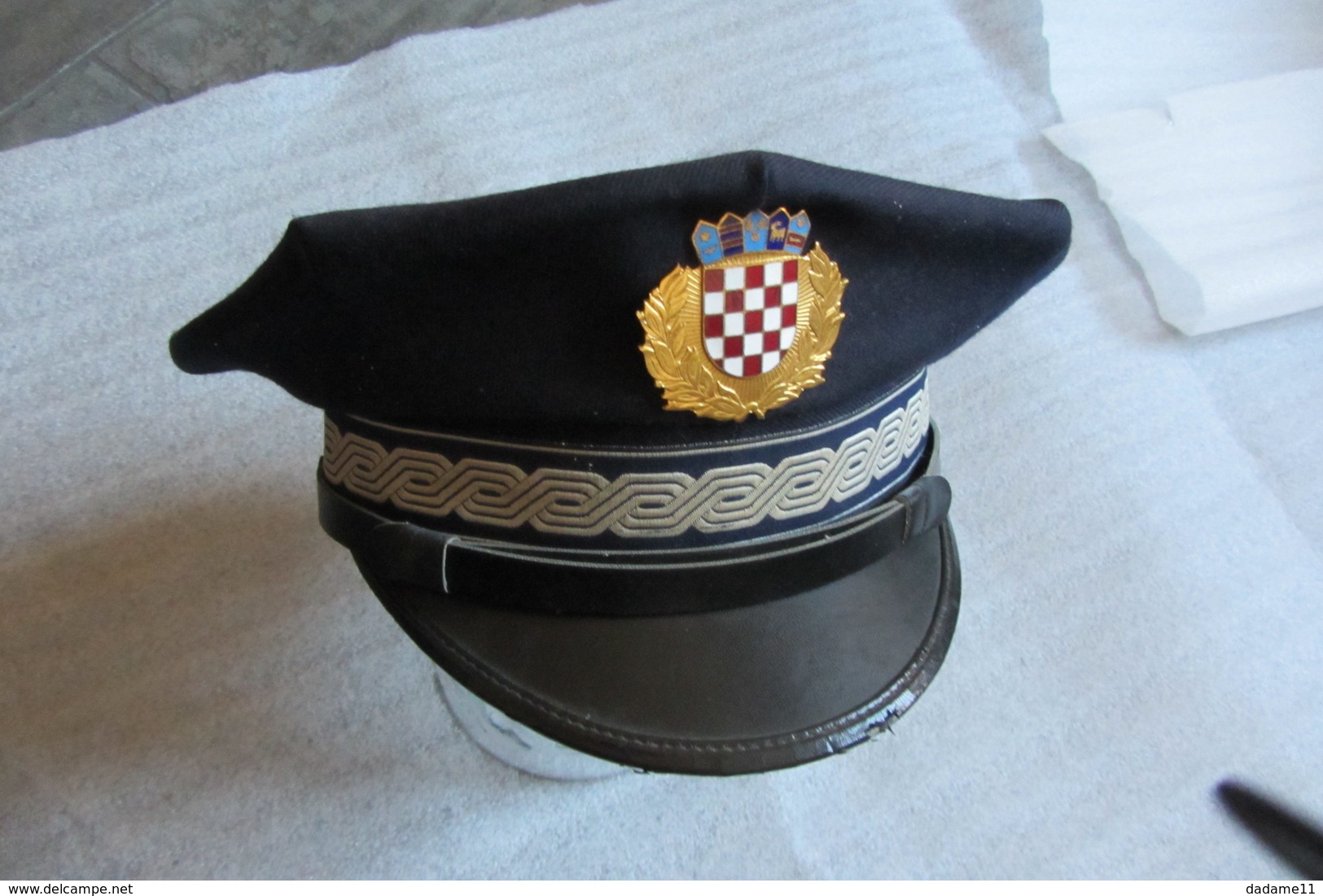 Képi De Militaire Ou De Gendarme Ancien - Cascos