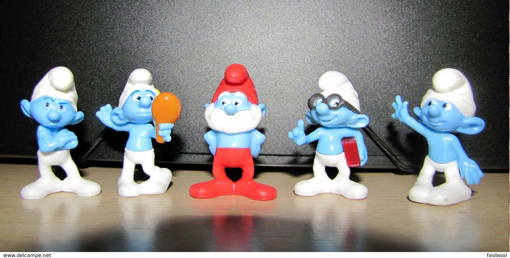 Kinder : Les Smurfs 2 : Grand Schtroumpf, Maladroit, à Lunette, Grognon, Coquet, Avec 5 BPZ - Dessins Animés