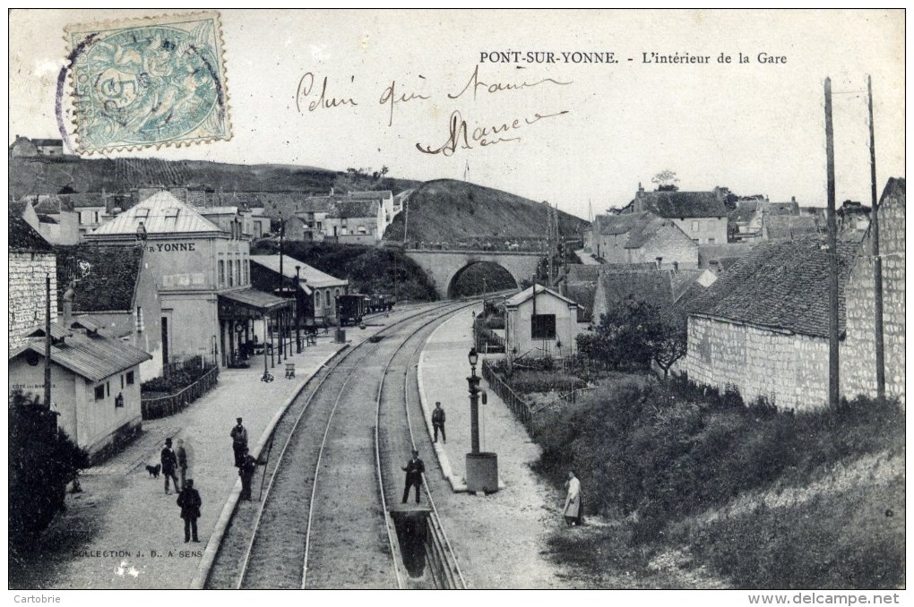 89 - PONT-SUR-YONNE - L'intérieur De La Gare - Animée - Pont Sur Yonne