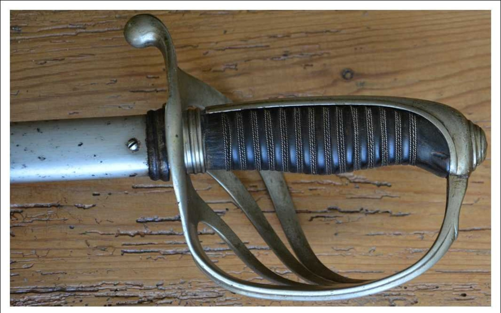 épée officier  d'infanterie modele 1882 manufacture de chatelleraultn tres bon état