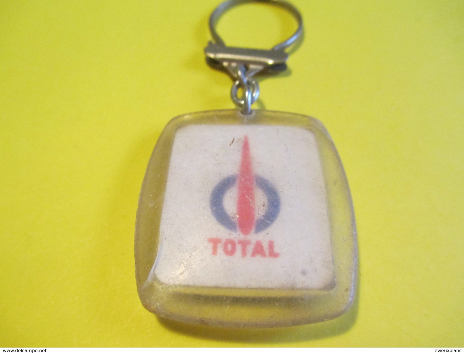 Automobile / Peugeot / Total / / Début Années Soixante        POC206 - Key-rings