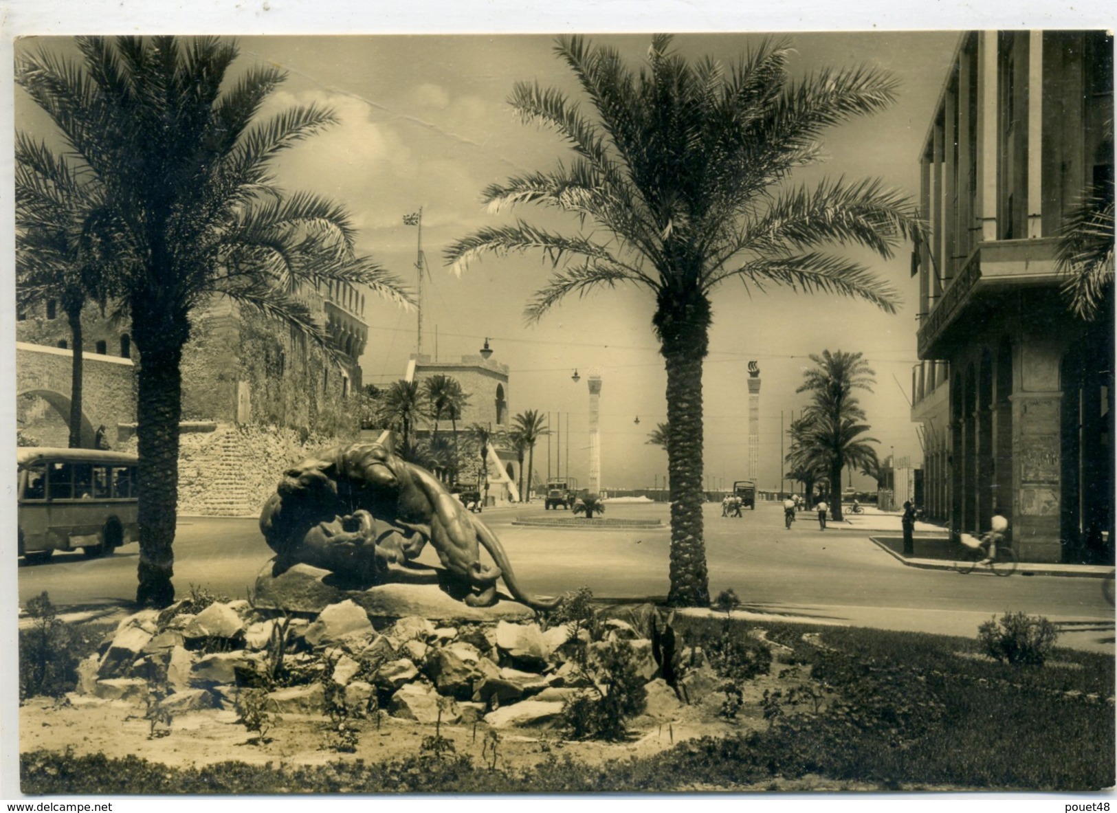 LIBYE - TRIPOLI - Italia  Square And Castello - Libya