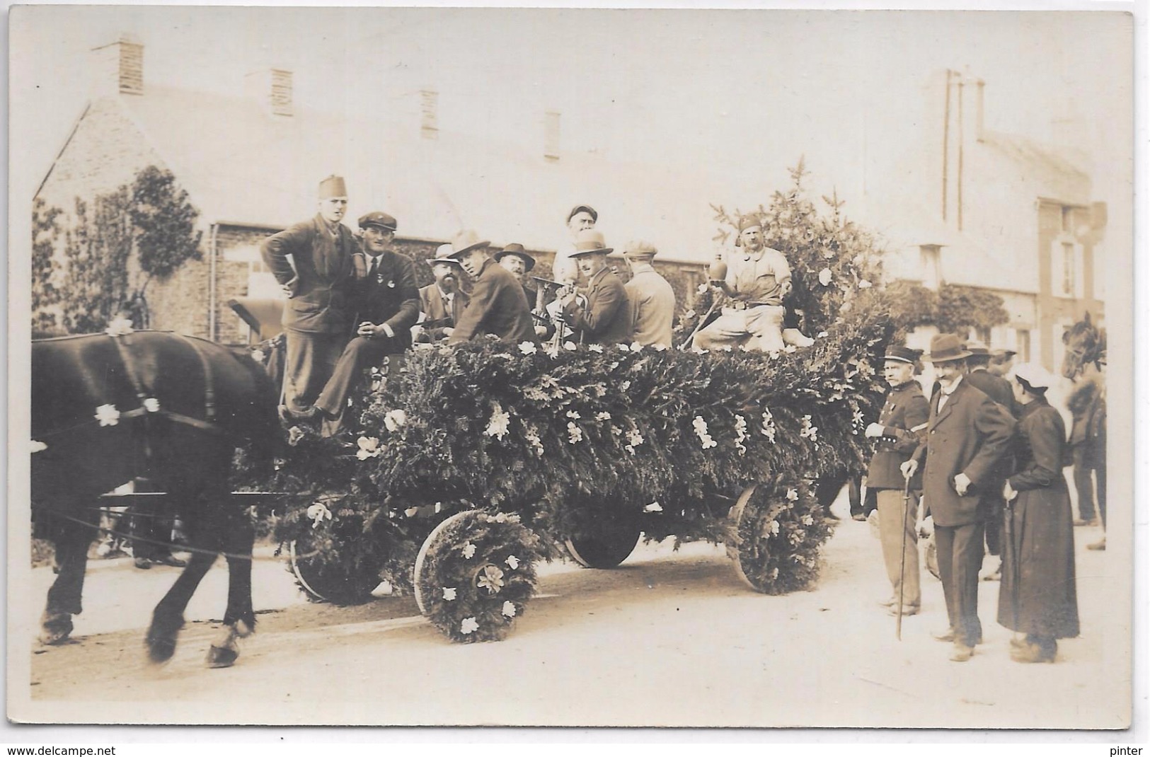 LINGEVRES - Cavalcade Fleurie - CARTE PHOTO - Autres & Non Classés