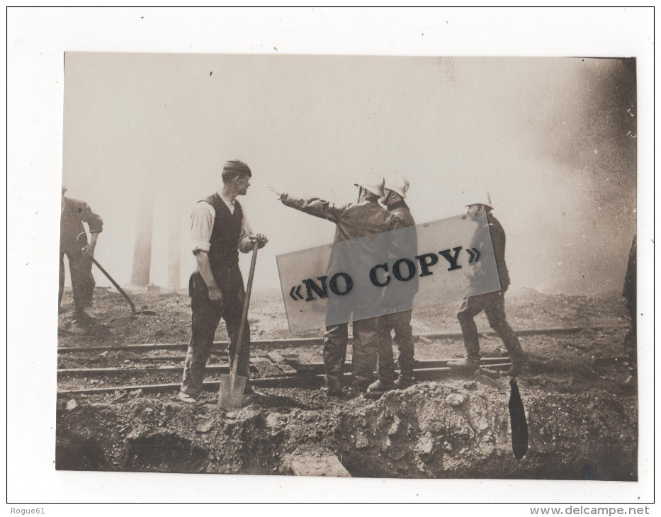 POMPIERS DE PARIS EN 1900 - 7 Photos HARLINGUE . A  ( Format 18 Cm Par 13 Cm ) - BELLE PHOTO !!!! - Professions