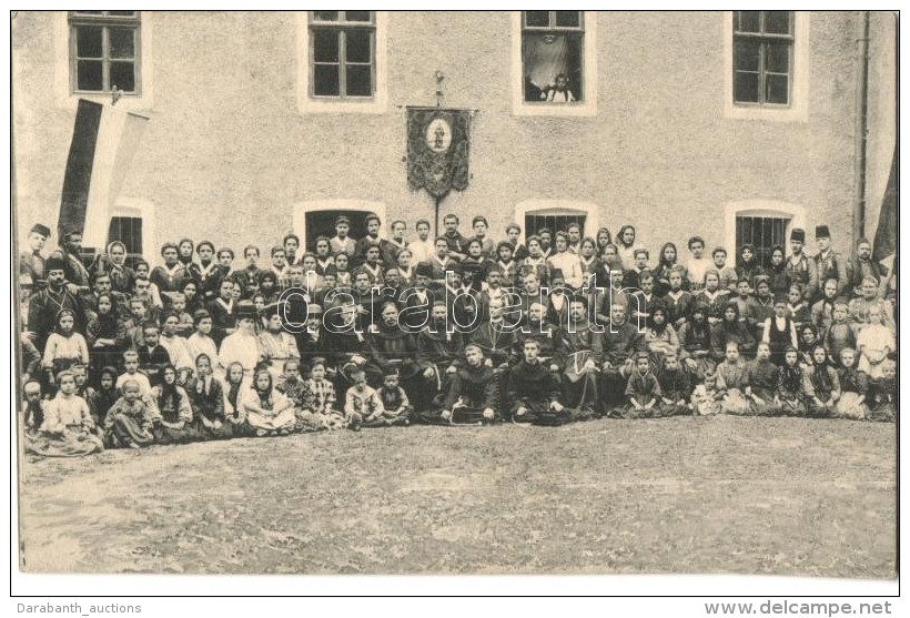 T2 Kresevo, School With Priests, Group Picture With Flag. Naklada Milosevic I Martincevic - Ohne Zuordnung