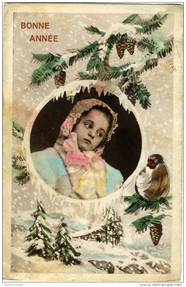 BONNE ANNÉE  Bambina Con Cuffia  Panorama Illustrato Con Abeti Pigne Uccello Sotto La Neve - Anno Nuovo