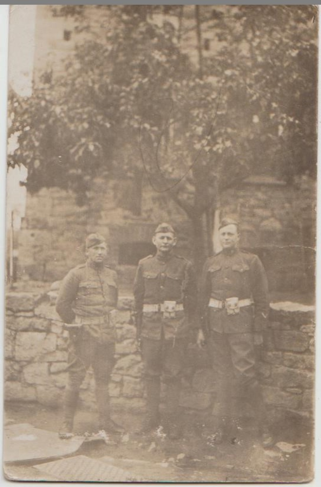CPA PHOTO GUERRE 1917 1918 Souvenir De 3 Soldats Militaires Américain U.S. Army Dans Un Village En France - Guerre 1914-18