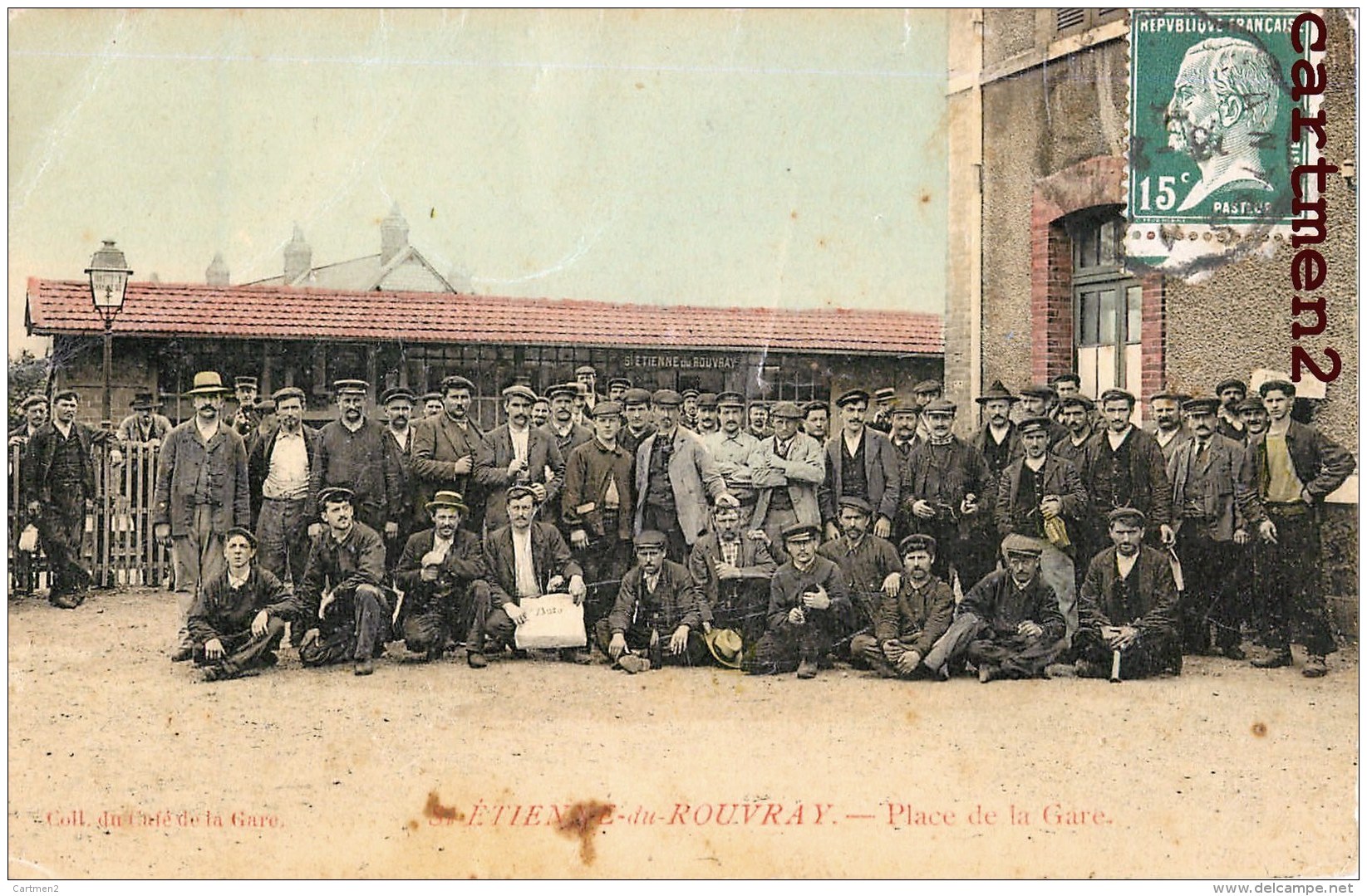 SAINT-ETIENNE-DU-ROUVRAY PLACE DE LA GARE TRES ANIMEE OUVRIERS CHEMINOTS 76 SEINE-MARITIME - Saint Etienne Du Rouvray