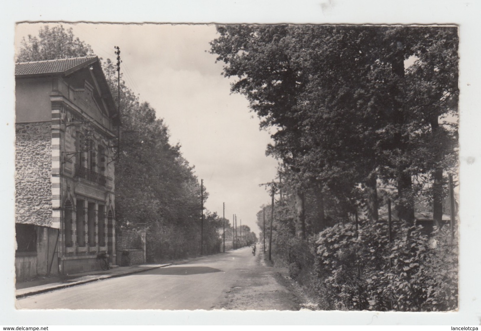 94 - LE PLESSIS TREVISE / LA POSTE - AVENUE DU GENERAL LECLERC - Le Plessis Trevise