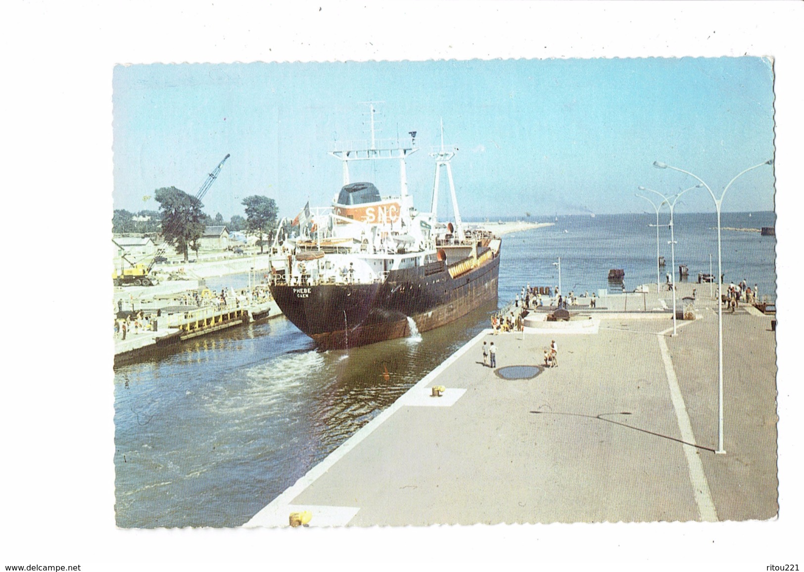 Cpsm - OUISTREHAM ; EN ROUTE VERS LE LARGE - Animee - Bateau SNC " PHEBE CAEN " - 1968 - Ouistreham