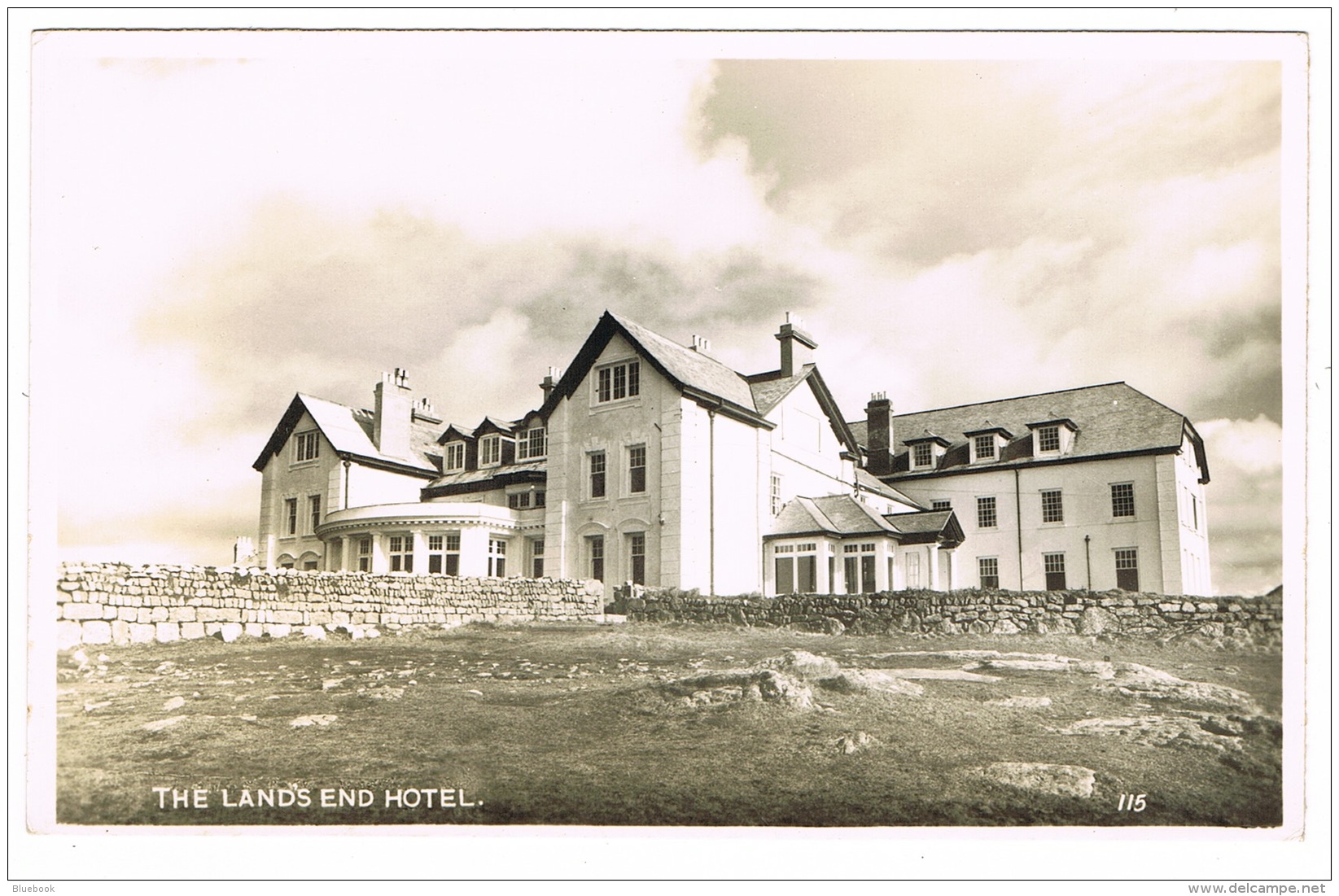 RB 1134 - Real Photo Postcard - The Land's End Hotel - Cornwall - Land's End