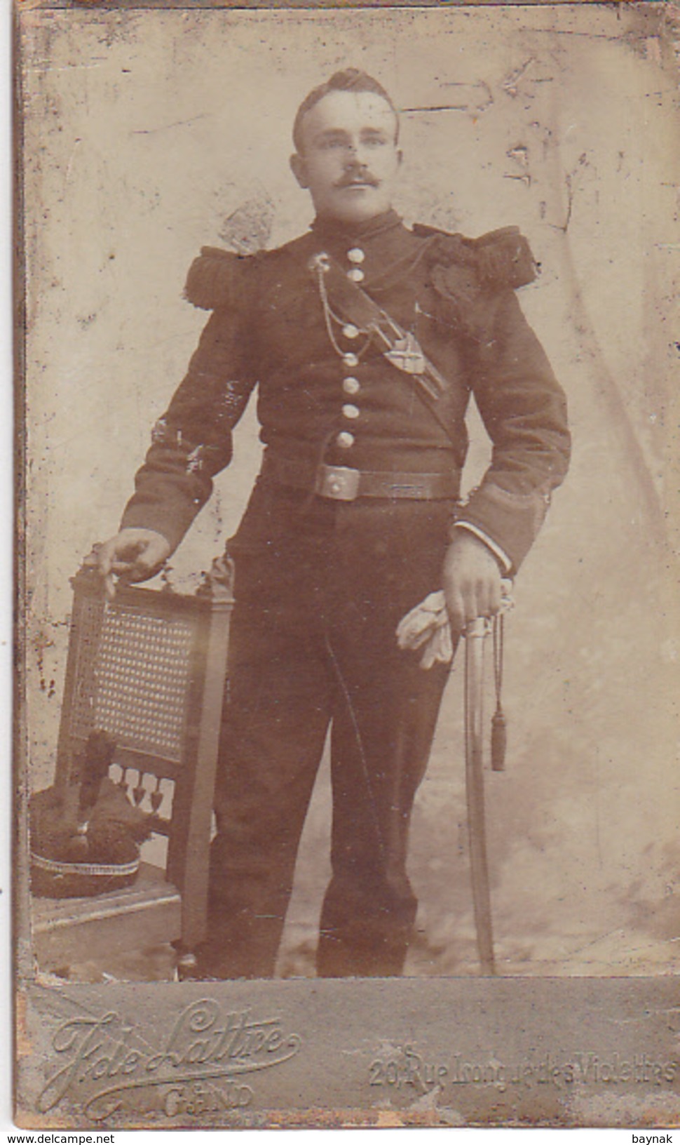 CABINET FOTO. CDV -  GAND, BELGIE  --  OFFICER WITH SABRE  --  10,3 Cm X 6.3 Cm  - FOTO: J. De LATTRE - 1914-18