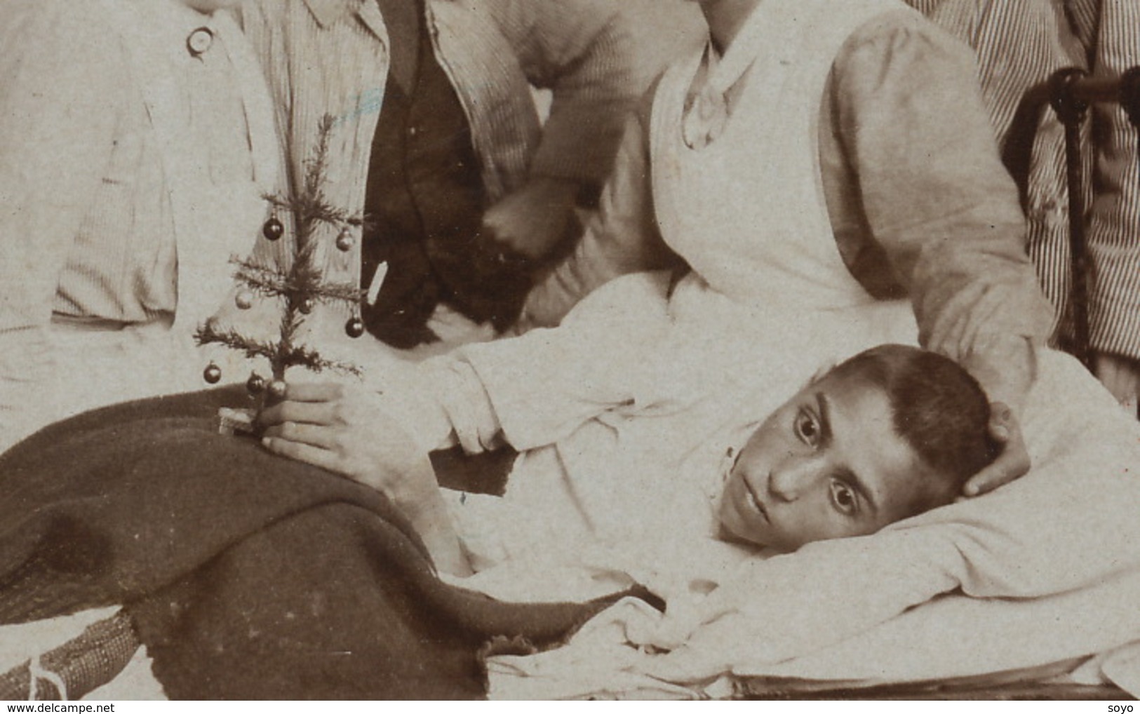 Real Photo Christmas Hospital Nurses, Young Sick Boy, WWI Greece Macedonia Bulgaria ? Christmas Tree Cellofix Postkarte - Santé