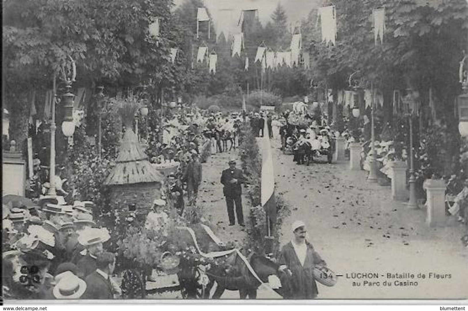 CPA Types Des Pyrénées Circulé Métier LUCHON Fête - Midi-Pyrénées