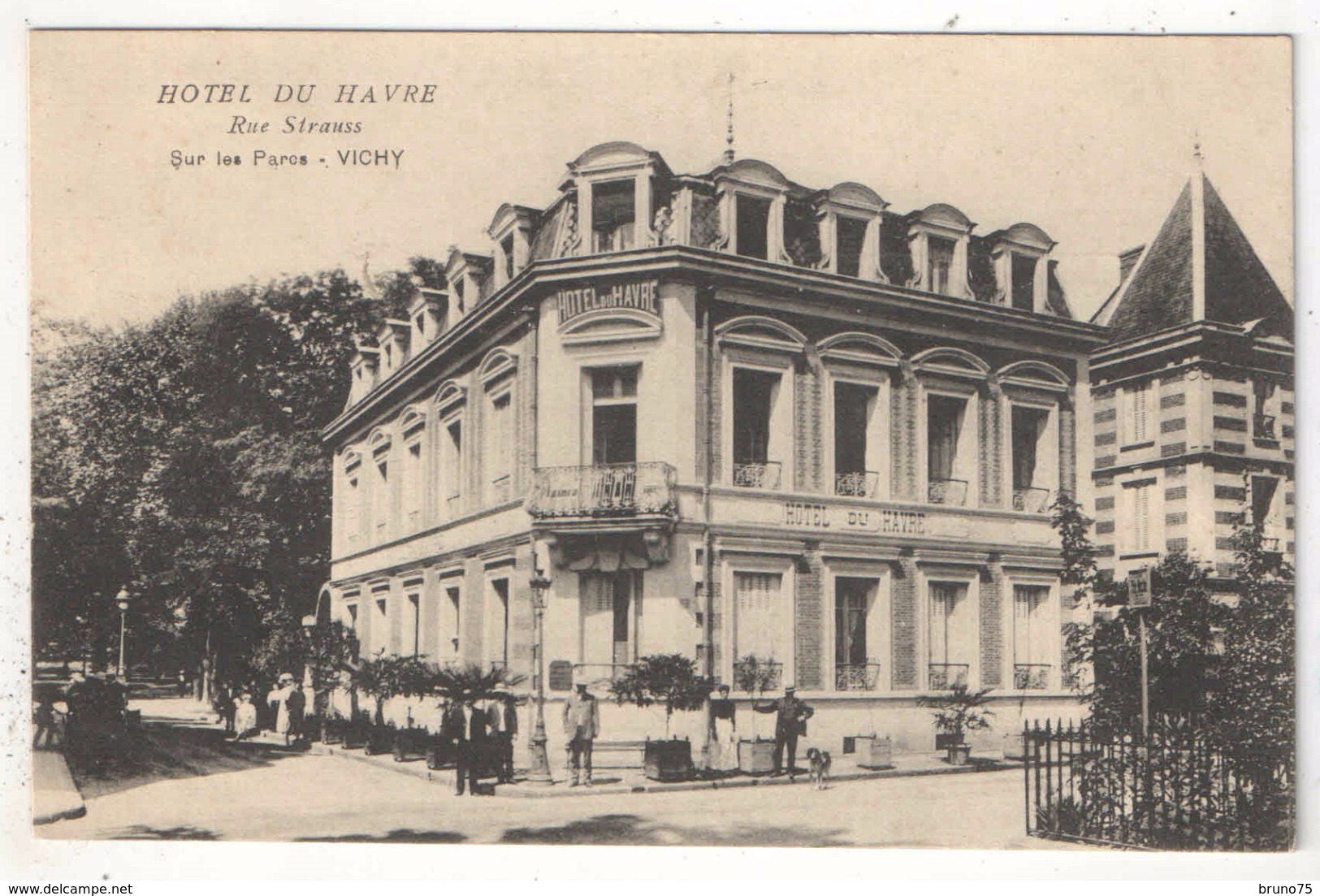 03 - VICHY - Hôtel Du Havre - Rue Strauss - Sur Les Parcs - Vichy