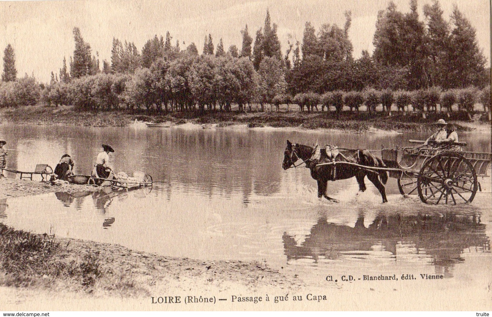 LOIRE-SUR-RHONE PASSAGE A GUE AU CAPA (LAVANDIERES) - Loire Sur Rhone