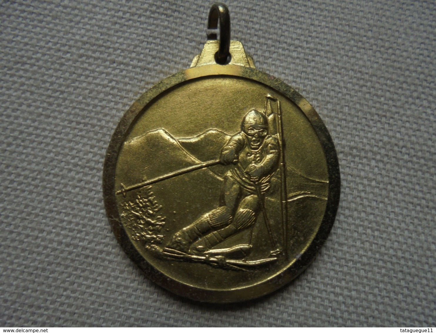 Ancien - Médaille Ski Alpin Années 80 Métal Doré - Invierno
