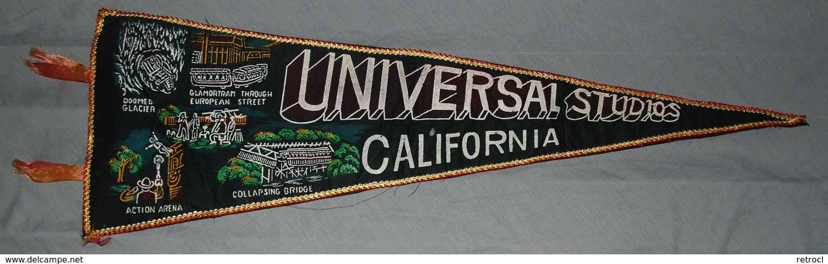 1950s - LARGE - Vintage Fanion Pennant- Canvas - UNIVERSAL STUDIOS CALIFORNIA - Made In Japan - Obj. 'Souvenir De'