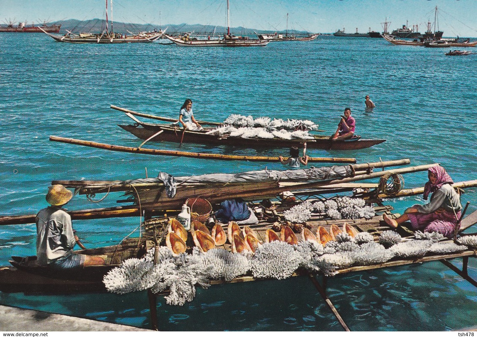 PHILIPPINES--muslin Peddlers Display Their Wares Of....---voir 2 Scans - Philippines